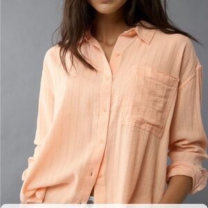 AE Perfect Button-Up Shirt in peach size small oversized